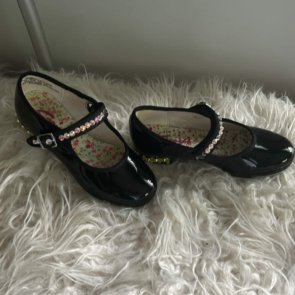 Girls, black pattern tap shoes by CAPEZIO size 13 1/2 M